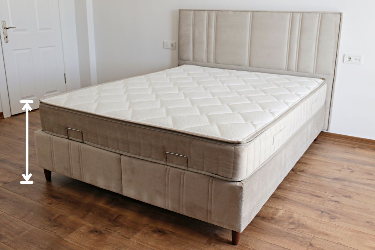King size bed height example showing mattress and base thickness with measurement indicator
