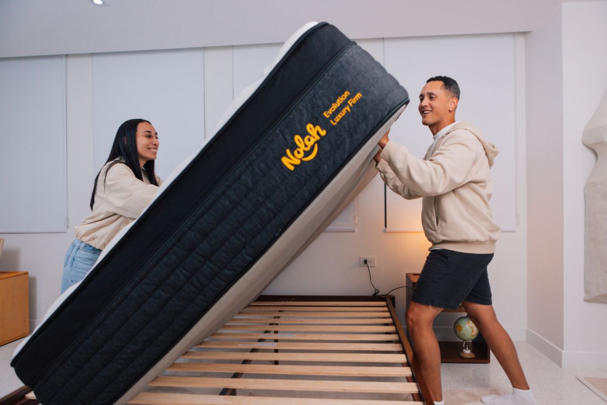 A woman and a man lifting the Nolah Evolution 15