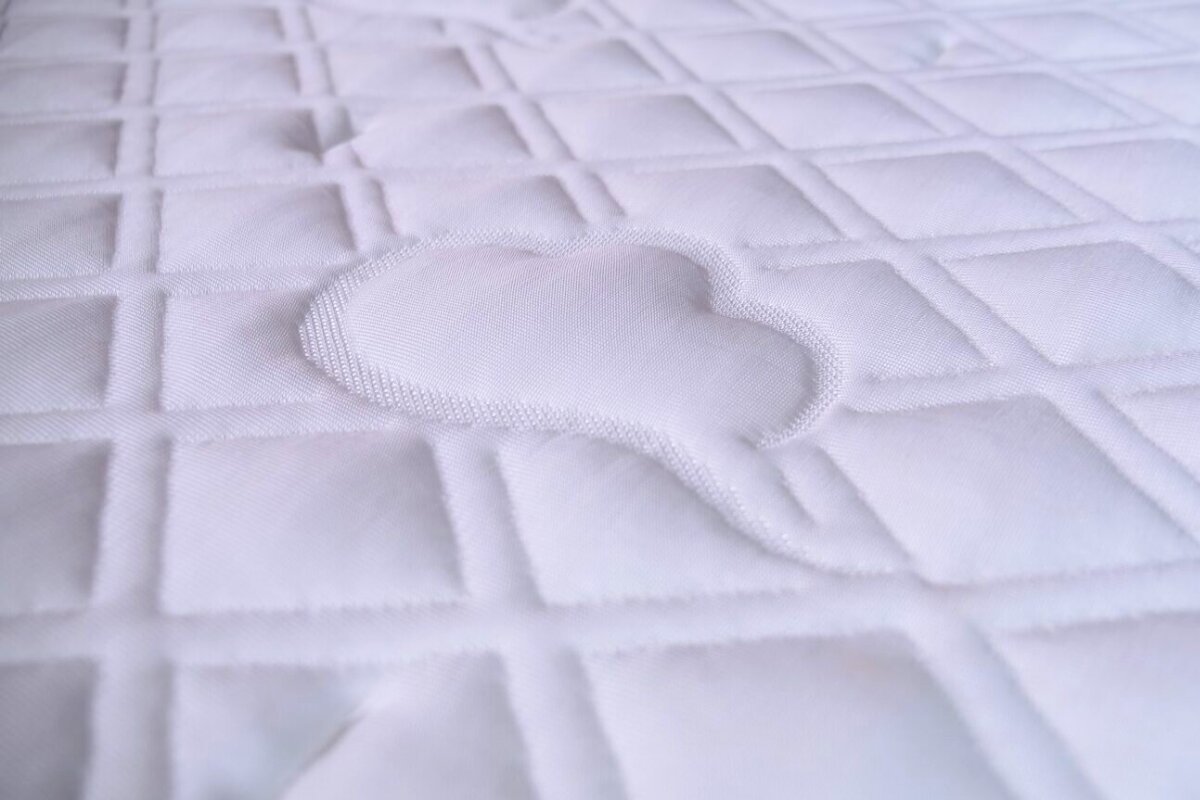 Cloud cover of Puffy Lux mattress.