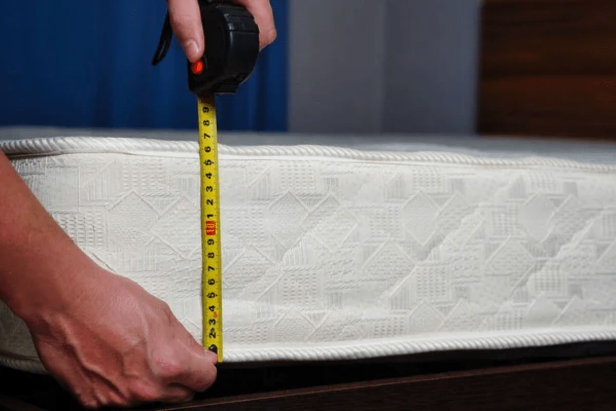 Measuring mattress thickness with tape to understand king size bed height dimensions