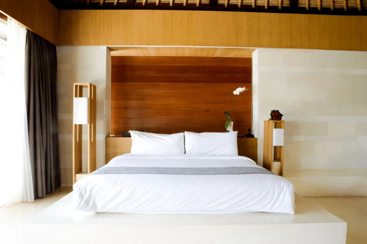 King size bed in modern bedroom highlighting full mattress dimensions and layout