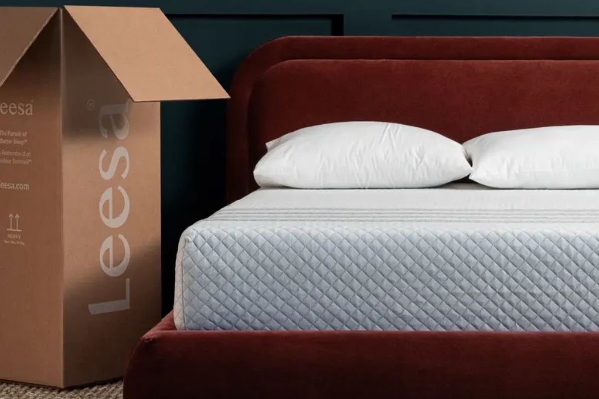 A close up of the Leesa Sapira Hybrid mattress with a delivery box next to it.