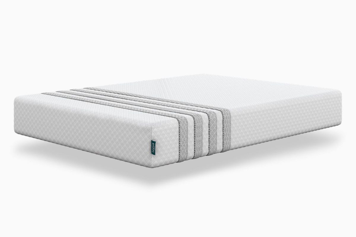 The Leesa Sapira Hybrid mattress in a white background.