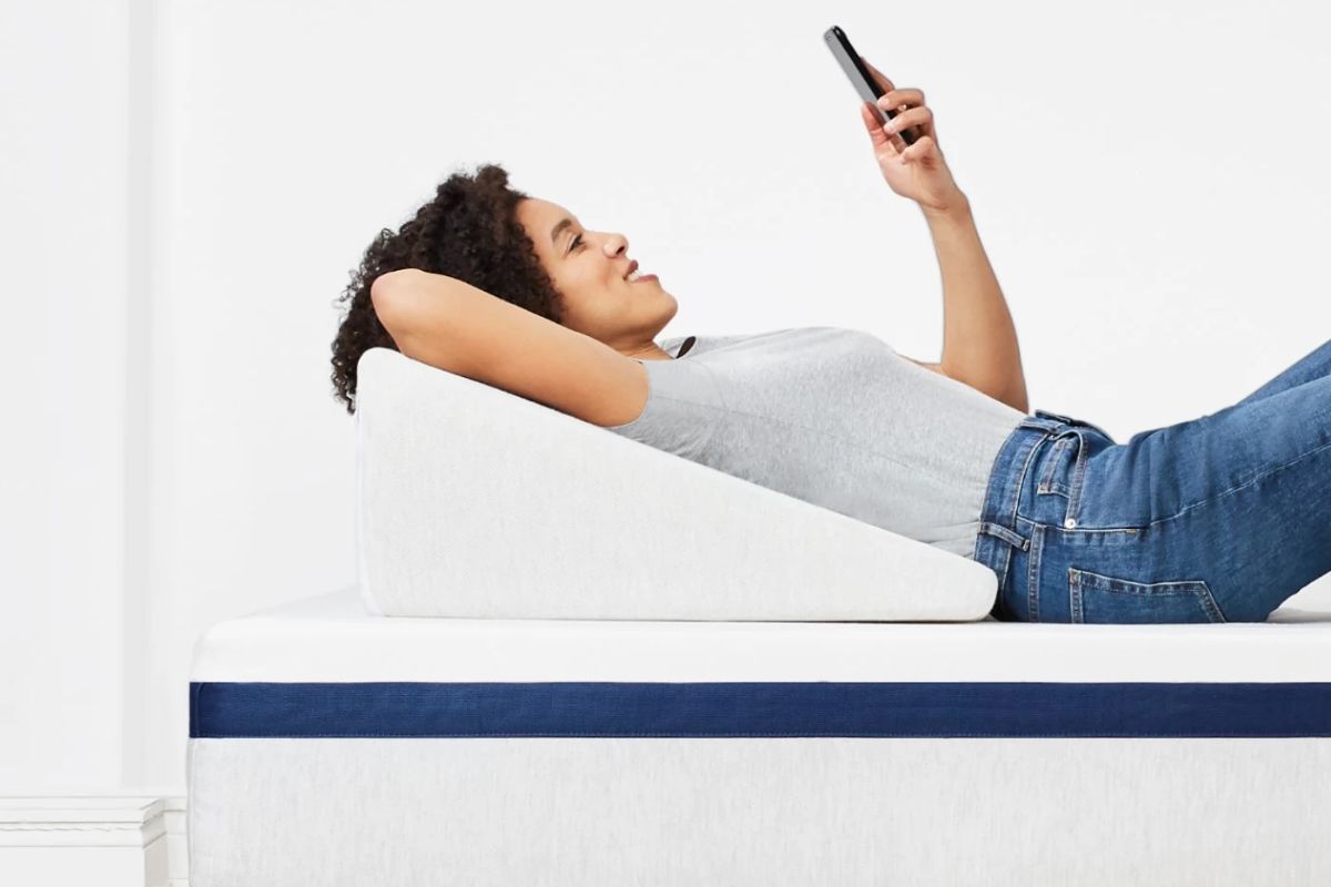 Helix Midnight mattress on bed showing setup during the sleep trial period
