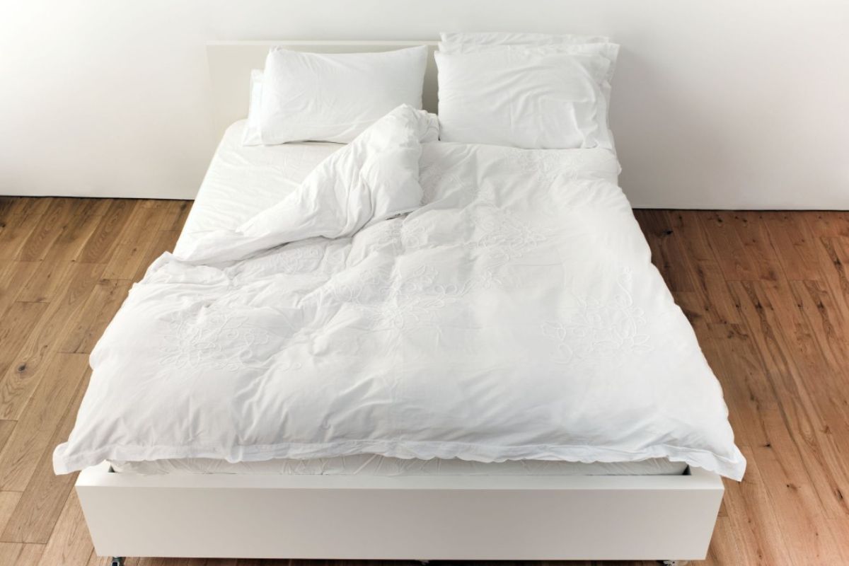 How Thick Is a Full Size Mattress? Overhead view of a full size mattress showing overall depth and layered bedding