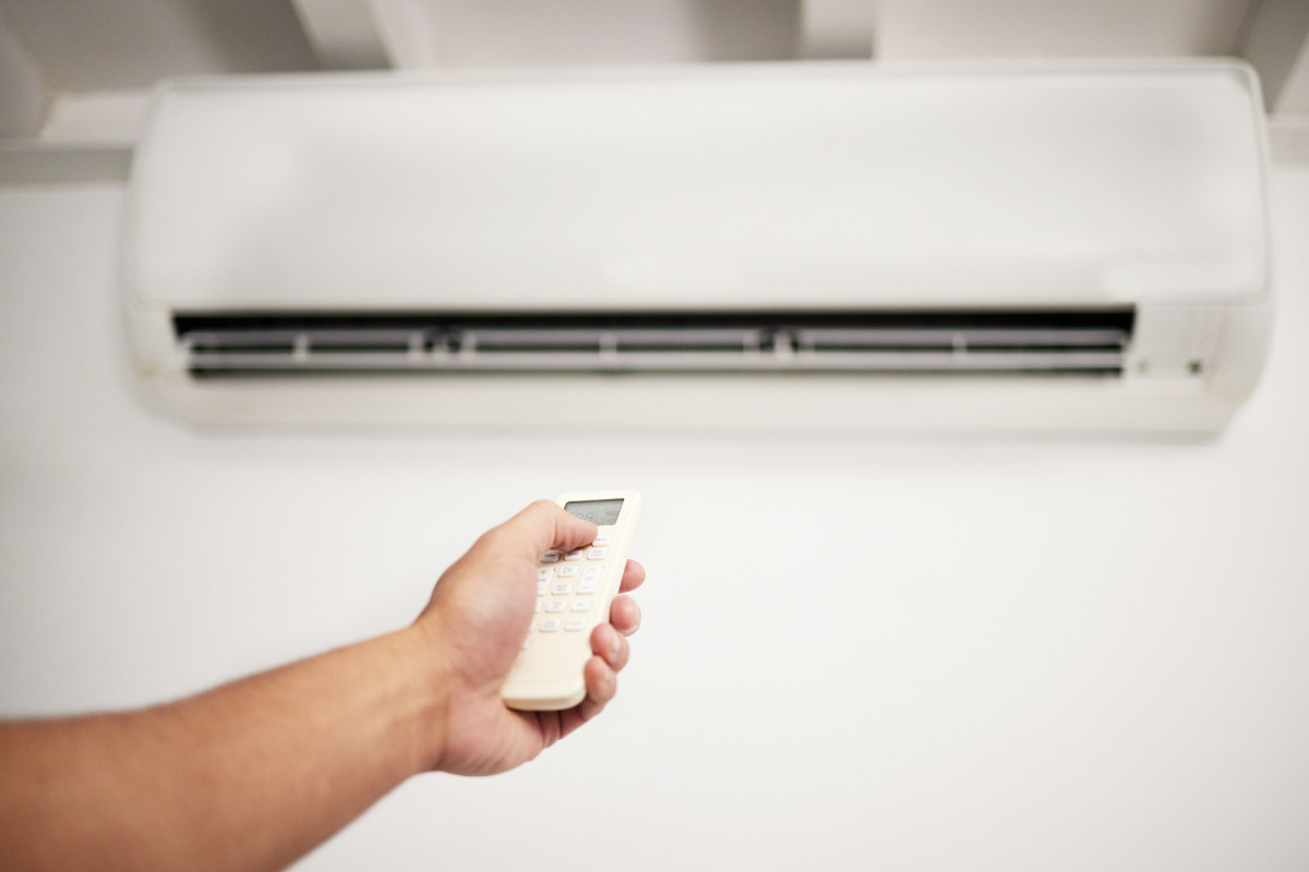 Adjusting the room temperature Adjusting the room temperature