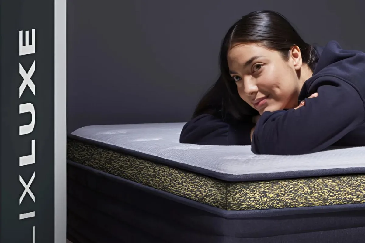 User testing Helix Dawn Luxe mattress comfort during sleep trial period