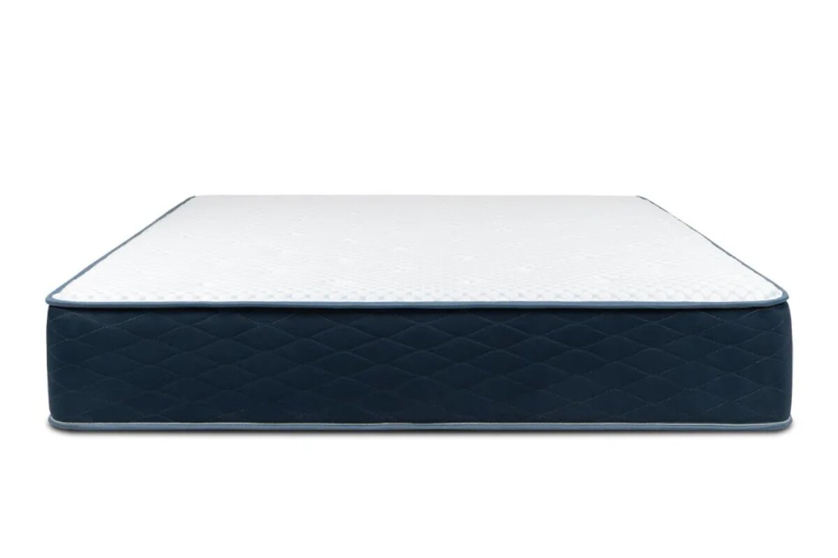 Dreamfoam Hybrid mattress in a white background.