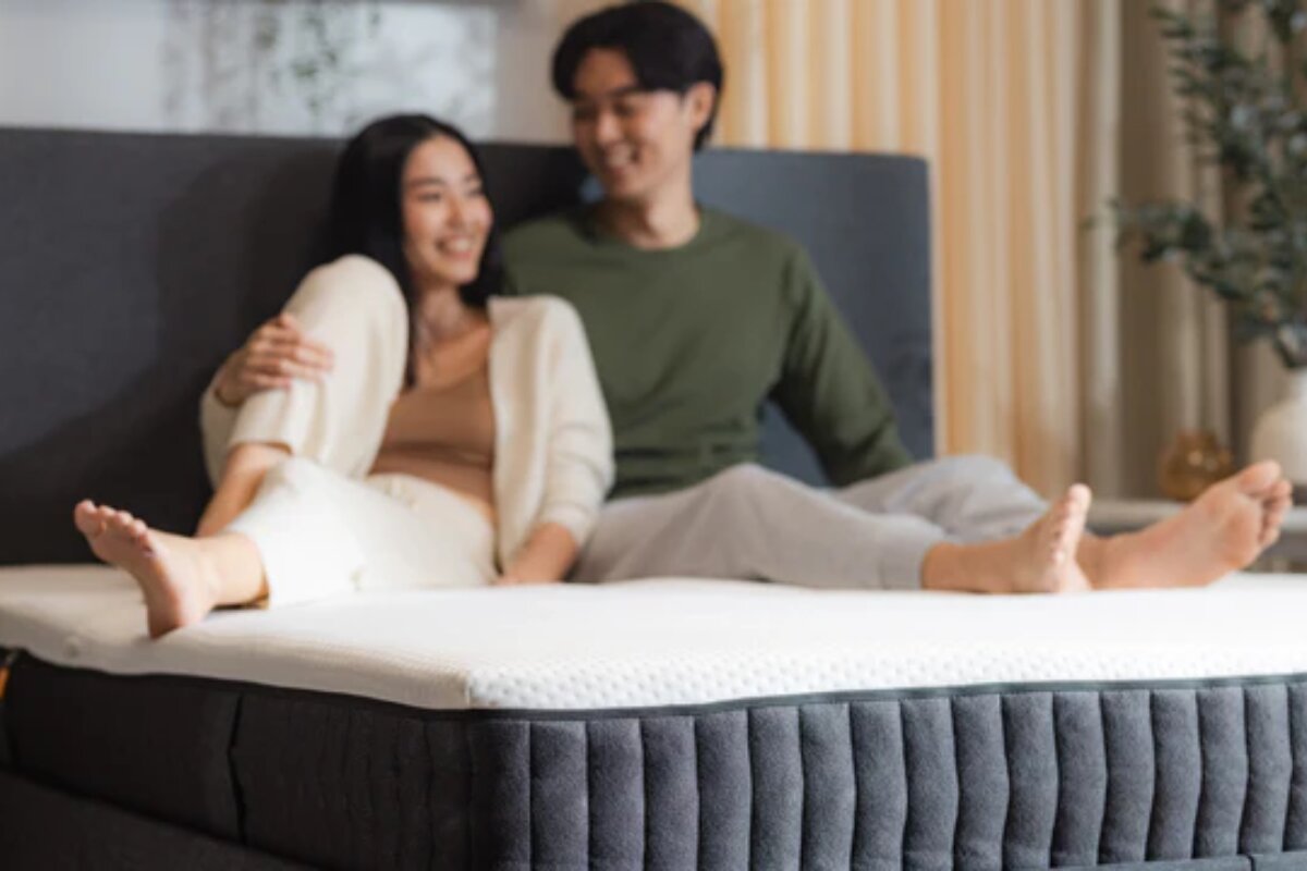 couple sitting comfortably on emma elite mattress showing stability and minimal motion transfer