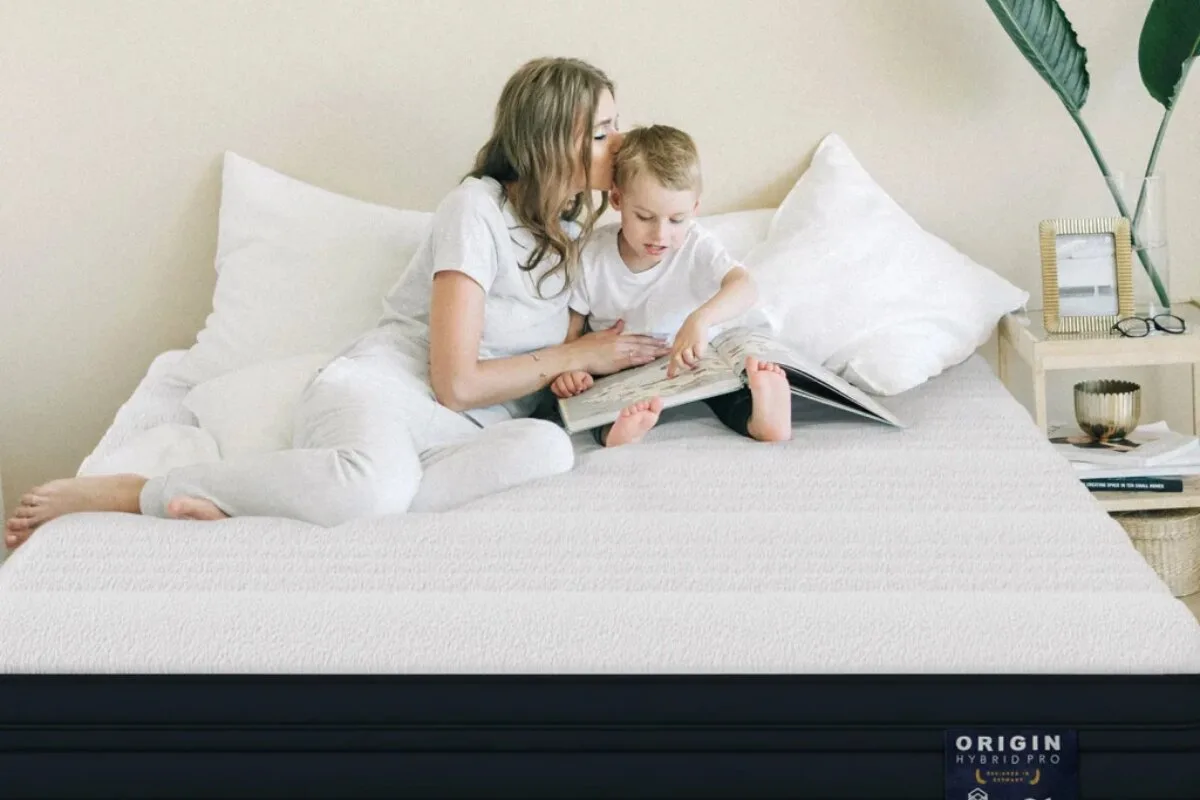 A woman and her child on the Origin Hybrid Pro Mattress.