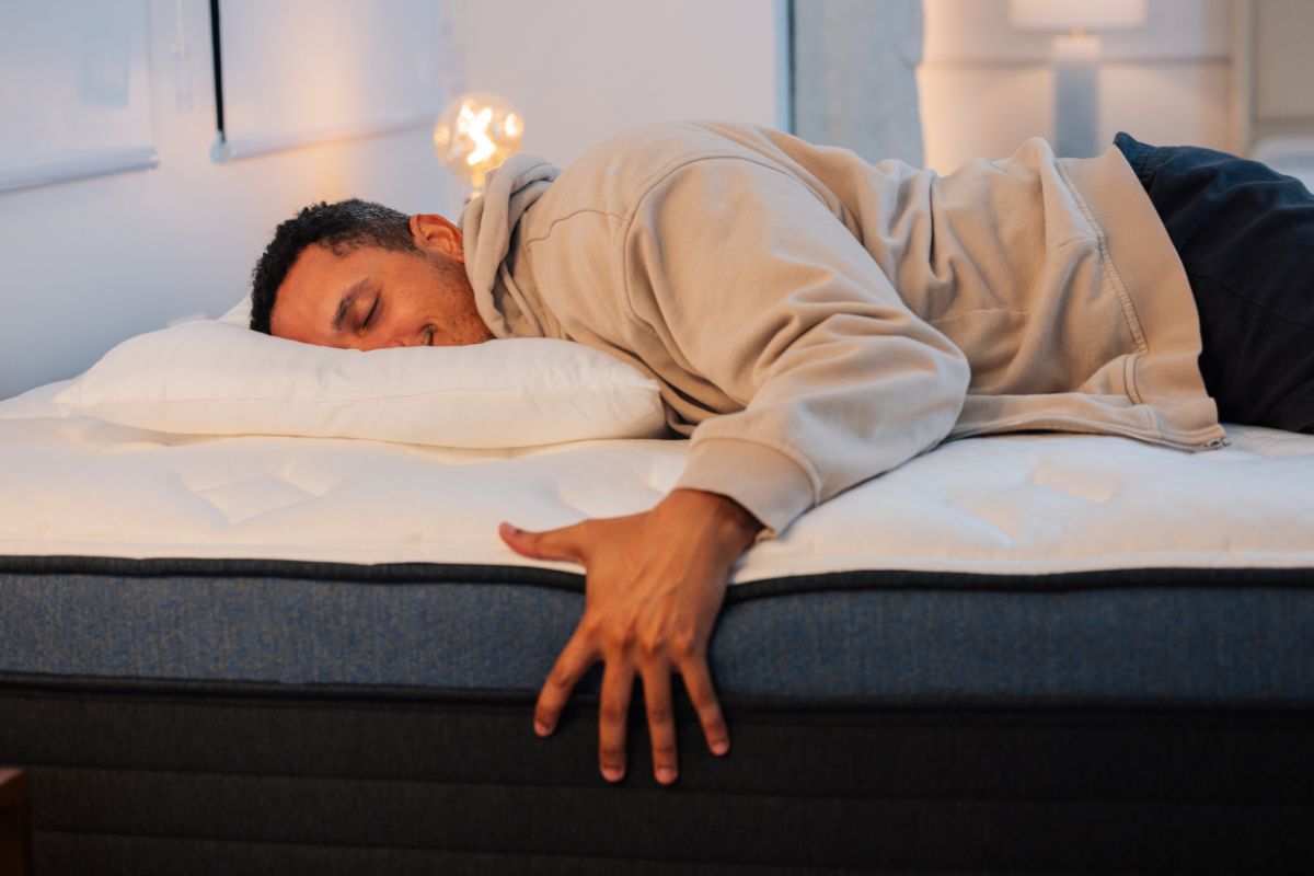 A man sleeping on a Helix Midnight Luxe.