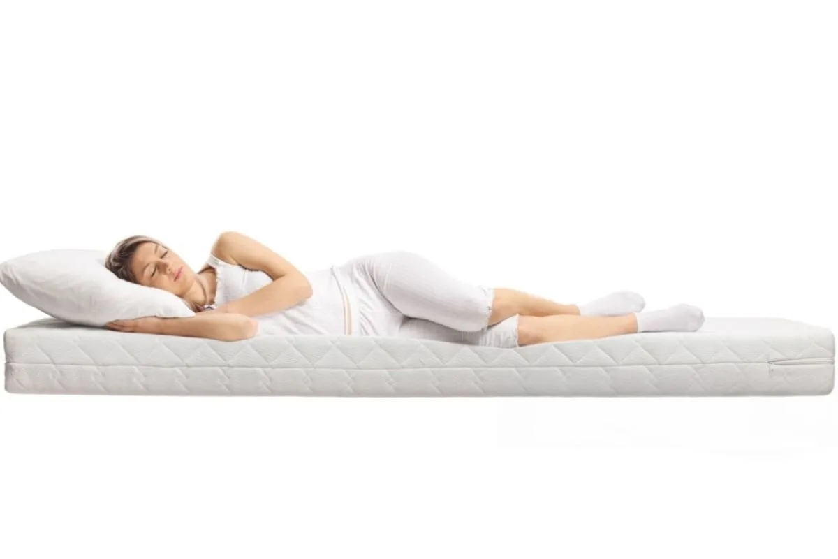 What Does a Latex Mattress Feel Like? Side sleeper resting comfortably on a latex mattress, demonstrating pressure relief and body-contouring support without excessive sinkage