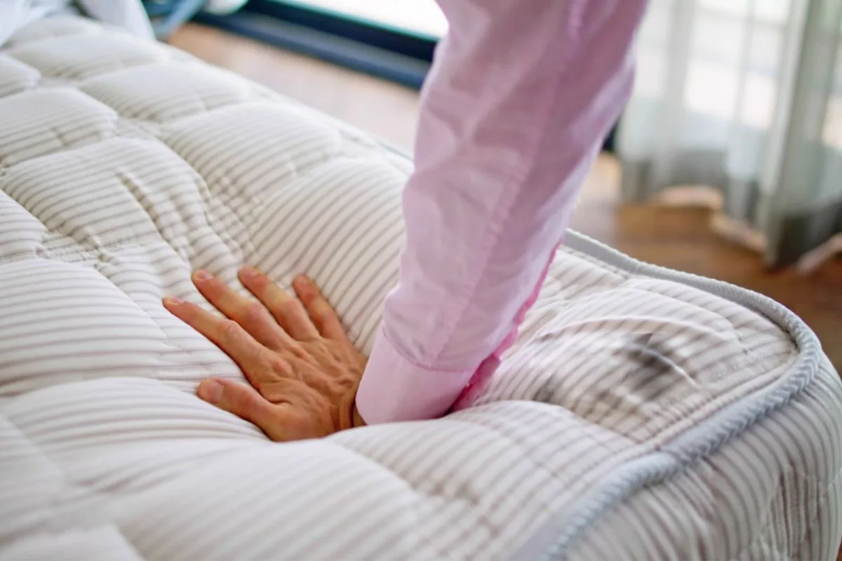 What Are The Disadvantages Of An Adjustable Firmness Mattress? Testing the comfort and pressure relief of an adjustable firmness mattress to evaluate its support and potential drawbacks