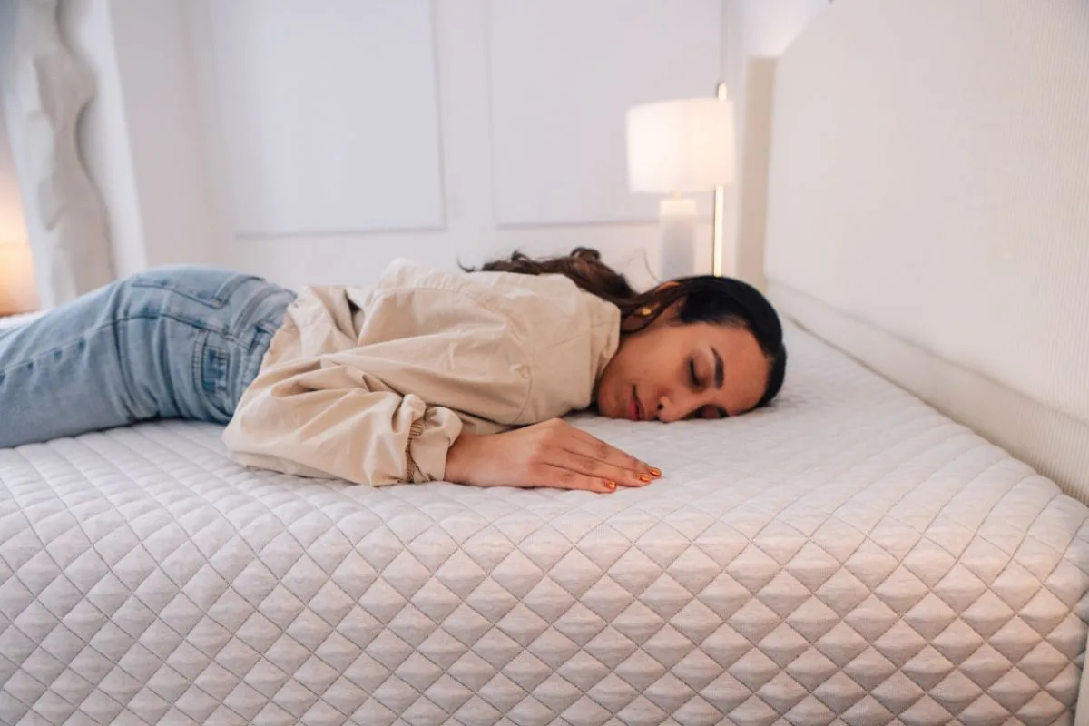 A woman sleeping on the Leesa Sapira Hybrid.