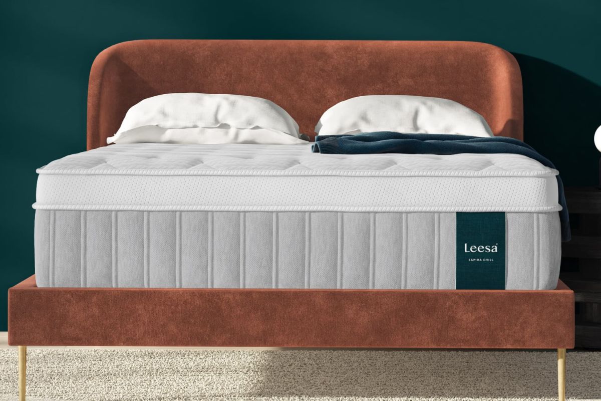 Leesa Sapira Chill hybrid mattress highlighting breathable comfort and innerspring support design
