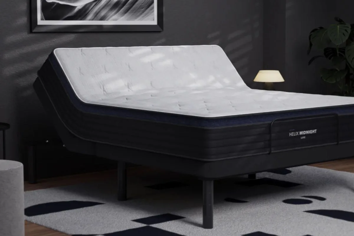 Close-up of Helix Midnight Luxe mattress design and quilted pillow top surface