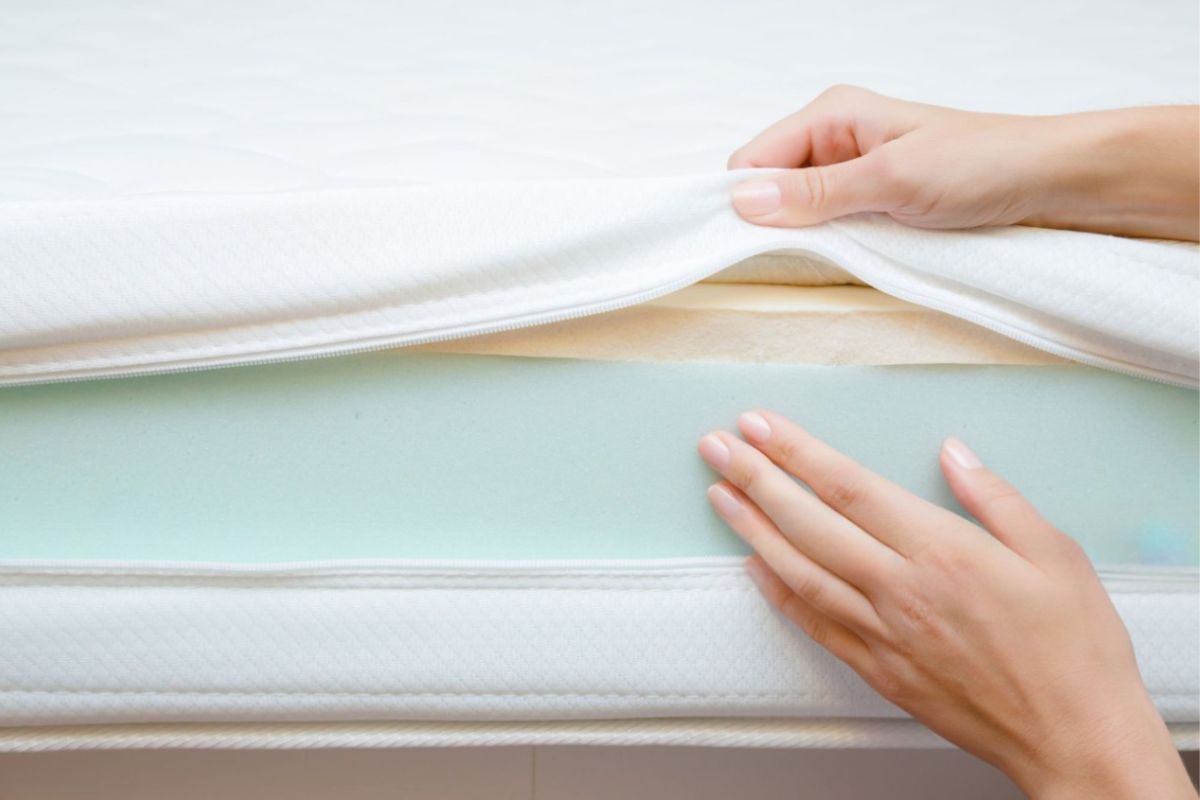 Do Kids Need a Soft or Firm Mattress? Memory foam mattress layer exposed beneath the cover, showing a comfort material often used in children’s mattresses for pressure relief