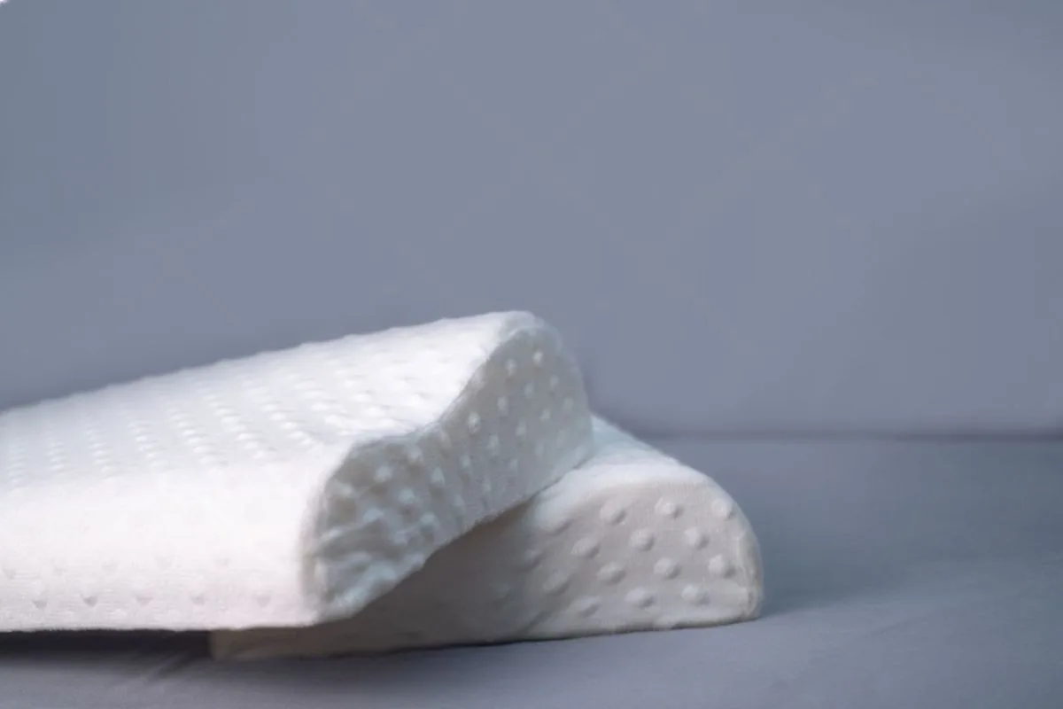 How High Should a Pillow Be for Side Sleepers? Different pillow heights demonstrating how loft affects neck support and comfort for side sleepers