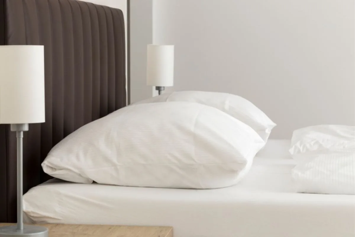 How High Should a Pillow Be for Back Sleepers? Medium-loft pillow showing the ideal height recommended for back sleepers to support healthy sleep posture