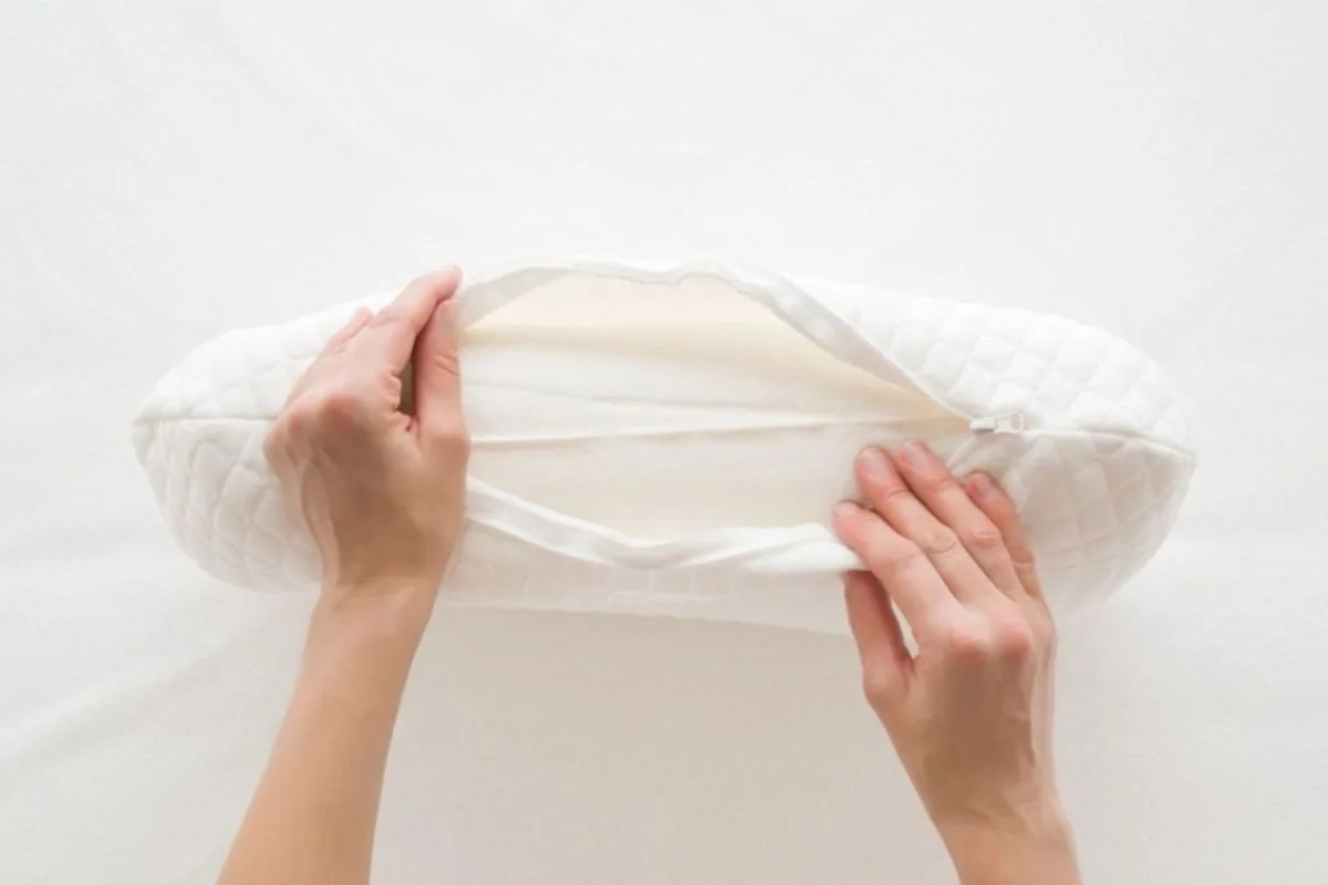 How High Should a Pillow Be for Back Sleepers? Removable pillow cover and adjustable fill demonstrating how back sleepers can customize pillow loft for better support